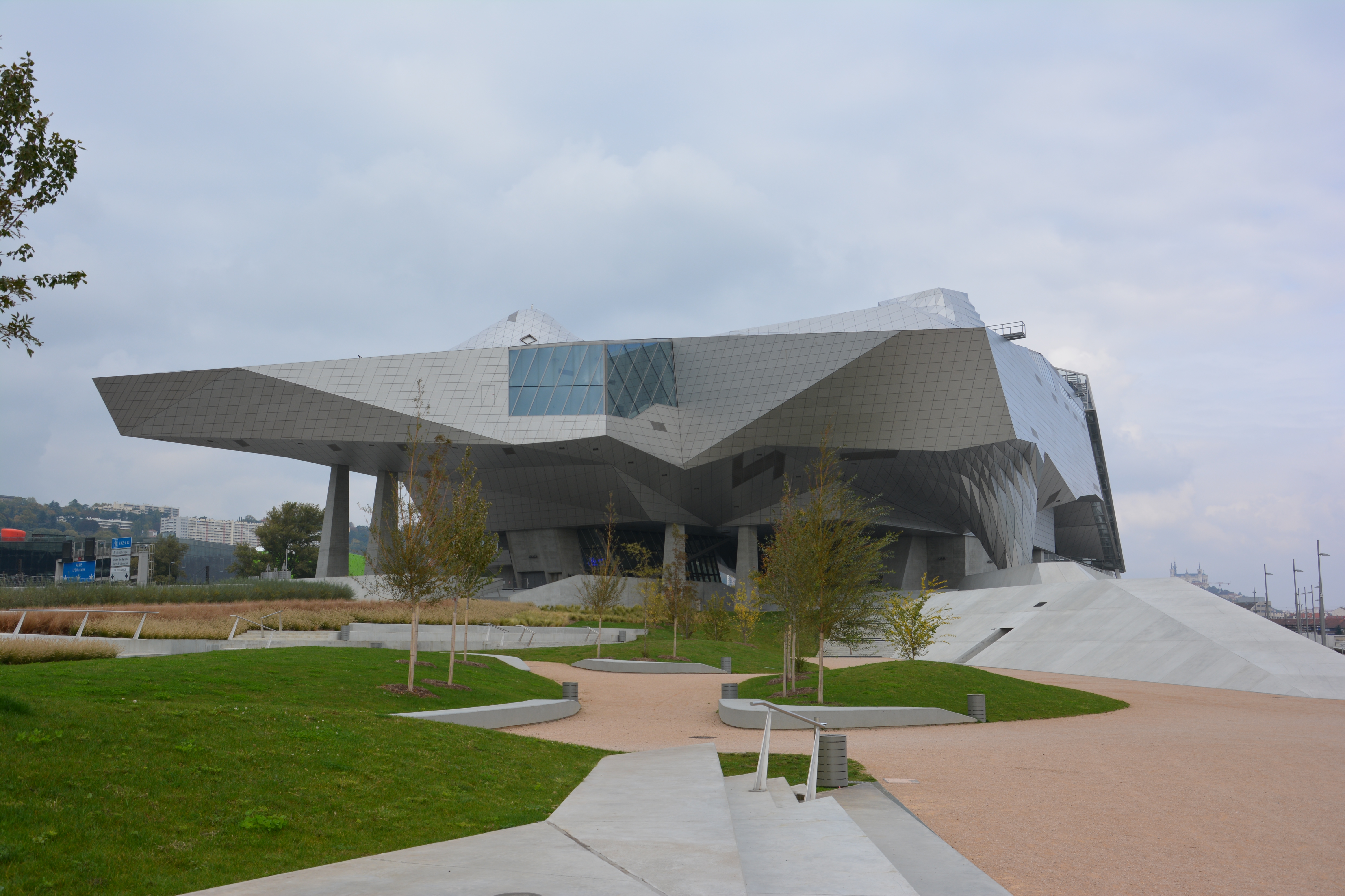 Vista del Museo des Confluences desde la punta de la Presqu'ïle