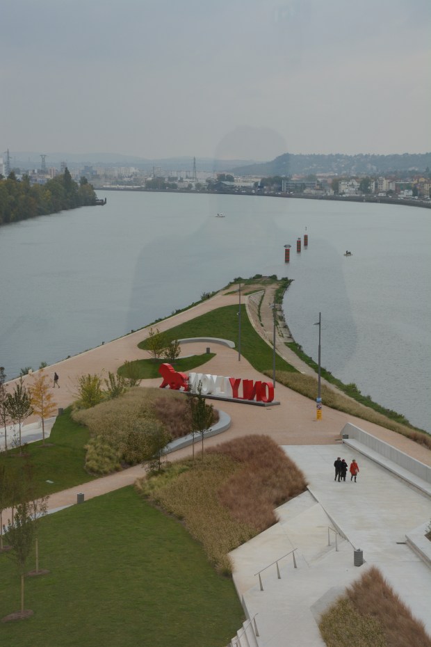El encuentro entre los ríos Ródano y Saône, visto desde el Musée des Confluences de Lyon